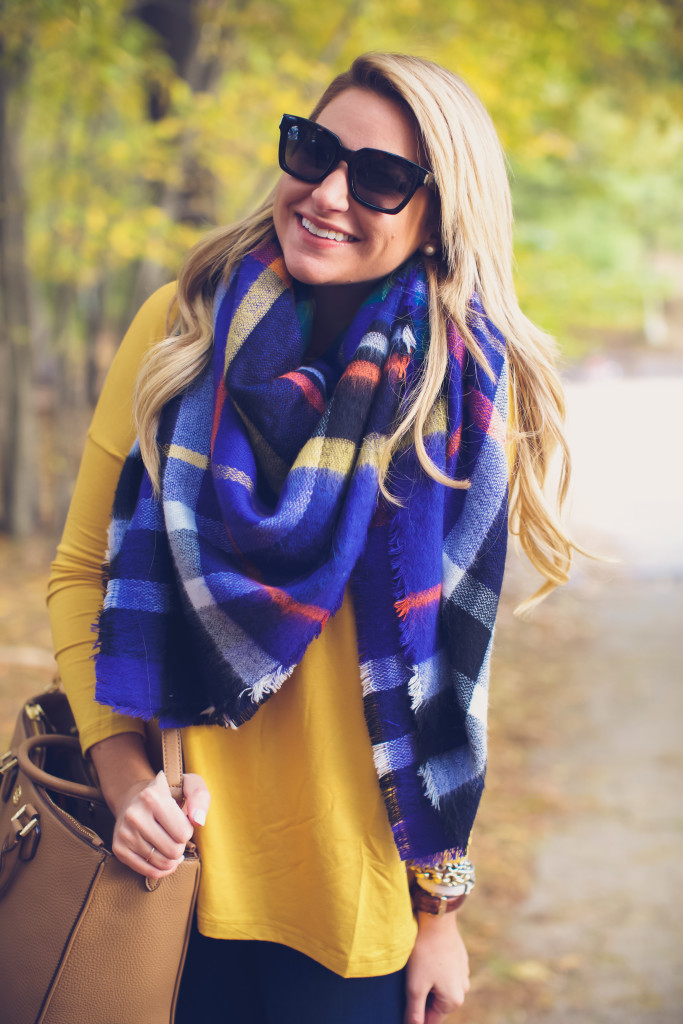 How to tie a Blanket Scarf. The best blanket scarf for fall. Fall plaid Fall fashion. How to wear a hunter boots in New England-7