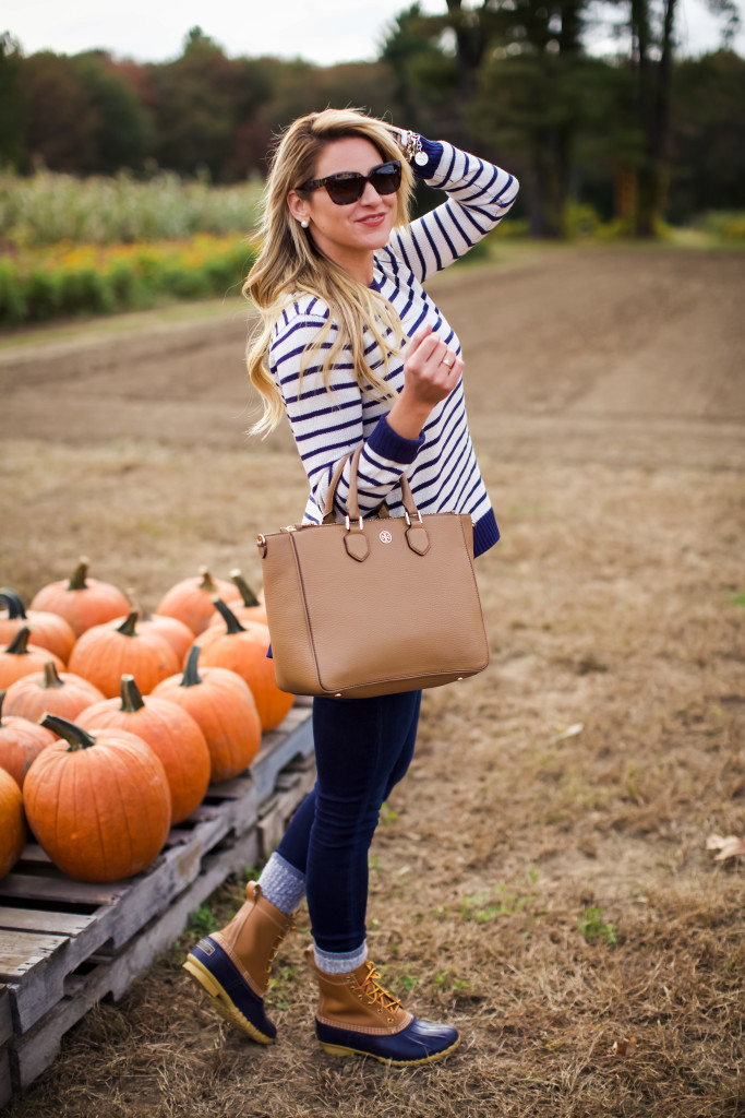 What to wear to a pumpkin patch for pumpkin picking. How we wear bean boots in the fall. Fall preppy style. New England style-5